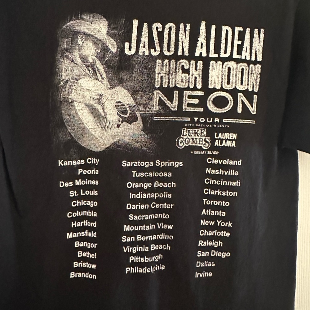 Jason Aldean tour T shirt Size M - Picture 3 of 4